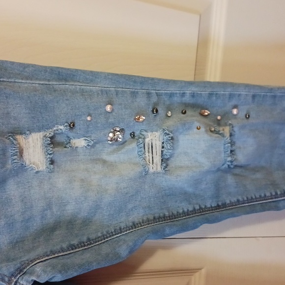 kiss & cry distressed ankle embellished denim jeans - size 11 - medium wash - Picture 4 of 9